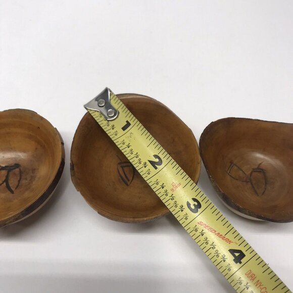 Set of 4 Vintage Miniature Handmade Wood Bowls? Engraved - Picture 4 of 6